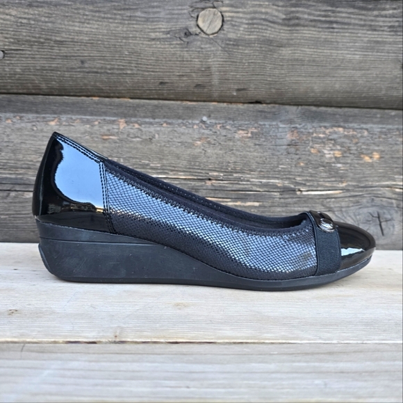 Anne Klein Sport Bisa Shimmer Black Capped Toe, Comfort Wedge Pump. WMS 7.5M - Picture 2 of 15